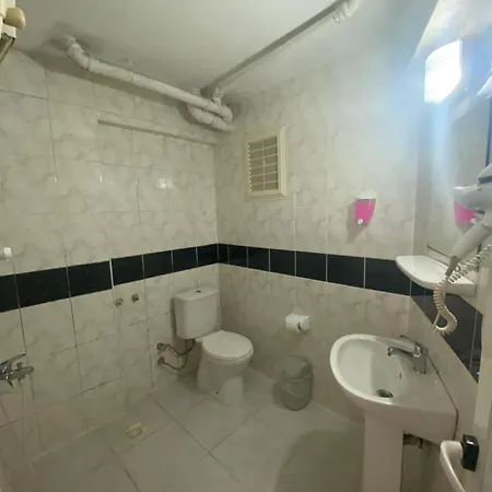 Ay 2 Hotell